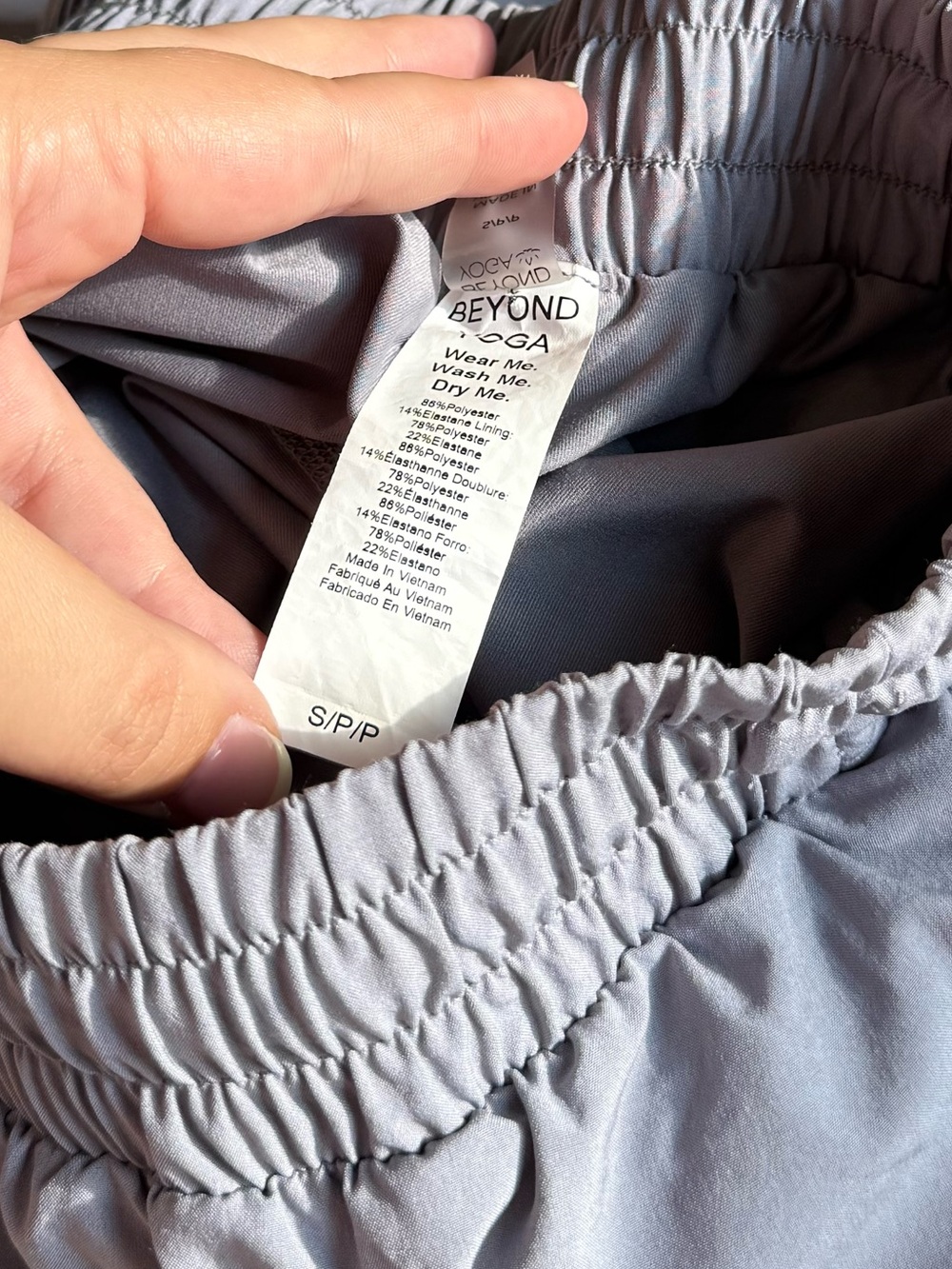 Beyond Yoga Woven in Stride Lined Stretch Athletic Skirt in Cloud Gray - Picture 4 of 5